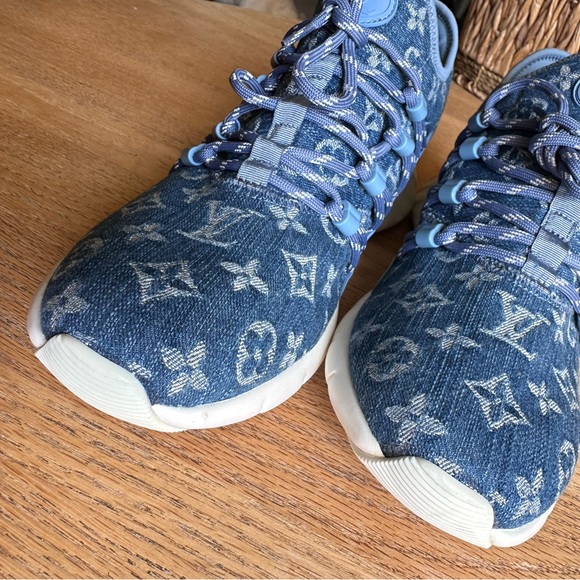 Authentic Louis Vuitton Men’s 6 sneakers. - Picture 10 of 15